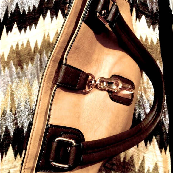 NEUTRAL TAN & CHOCOLATE BROWN VEGAN LEATHER TOTE /LAPTOP BAG - Picture 3 of 9